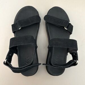 ✨NEW✨ Roxy Leather Platforms - Black Sz 9